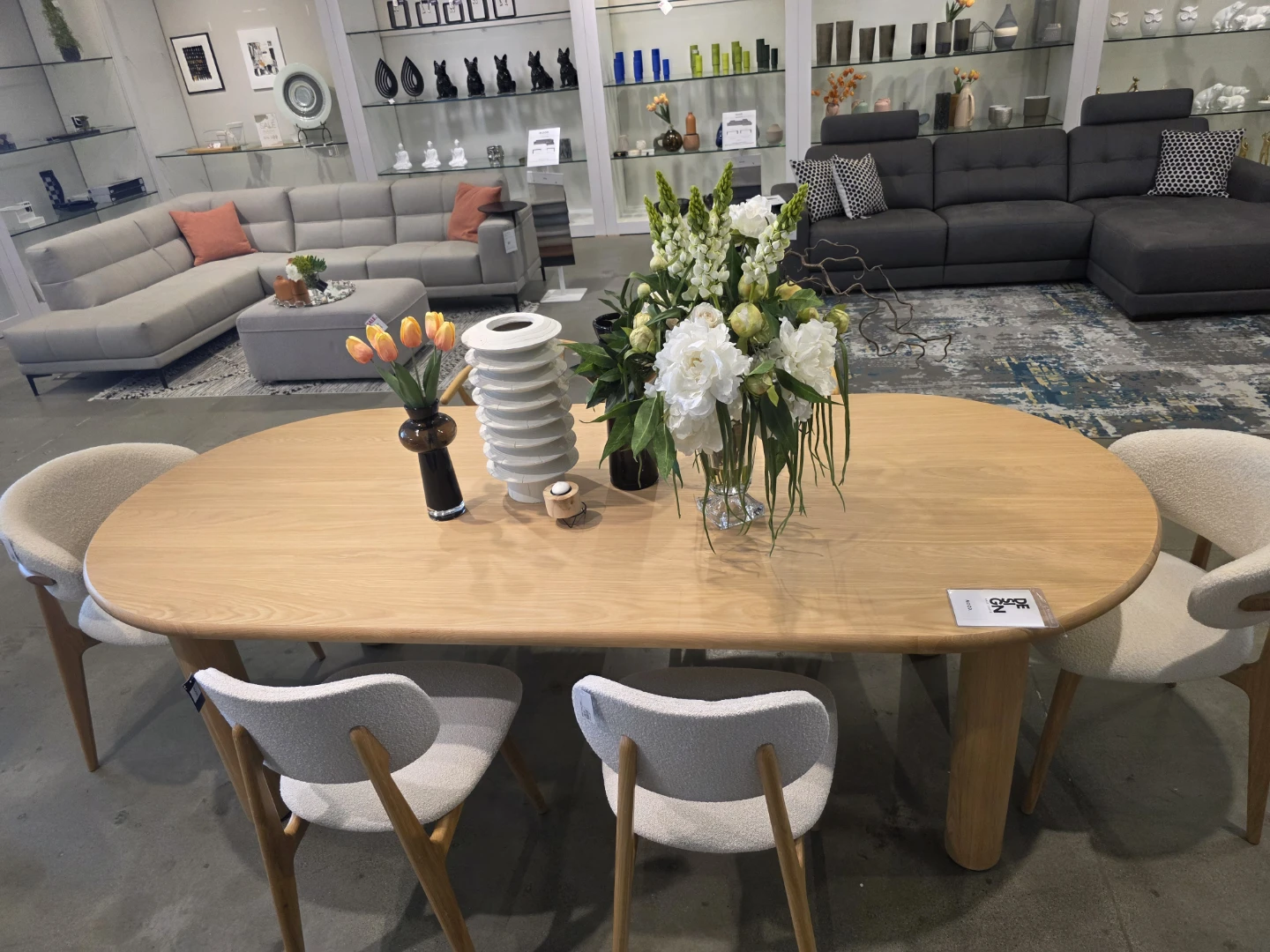 Wooden Oval Dining Table with 4 Bouclé Chairs - photo 2