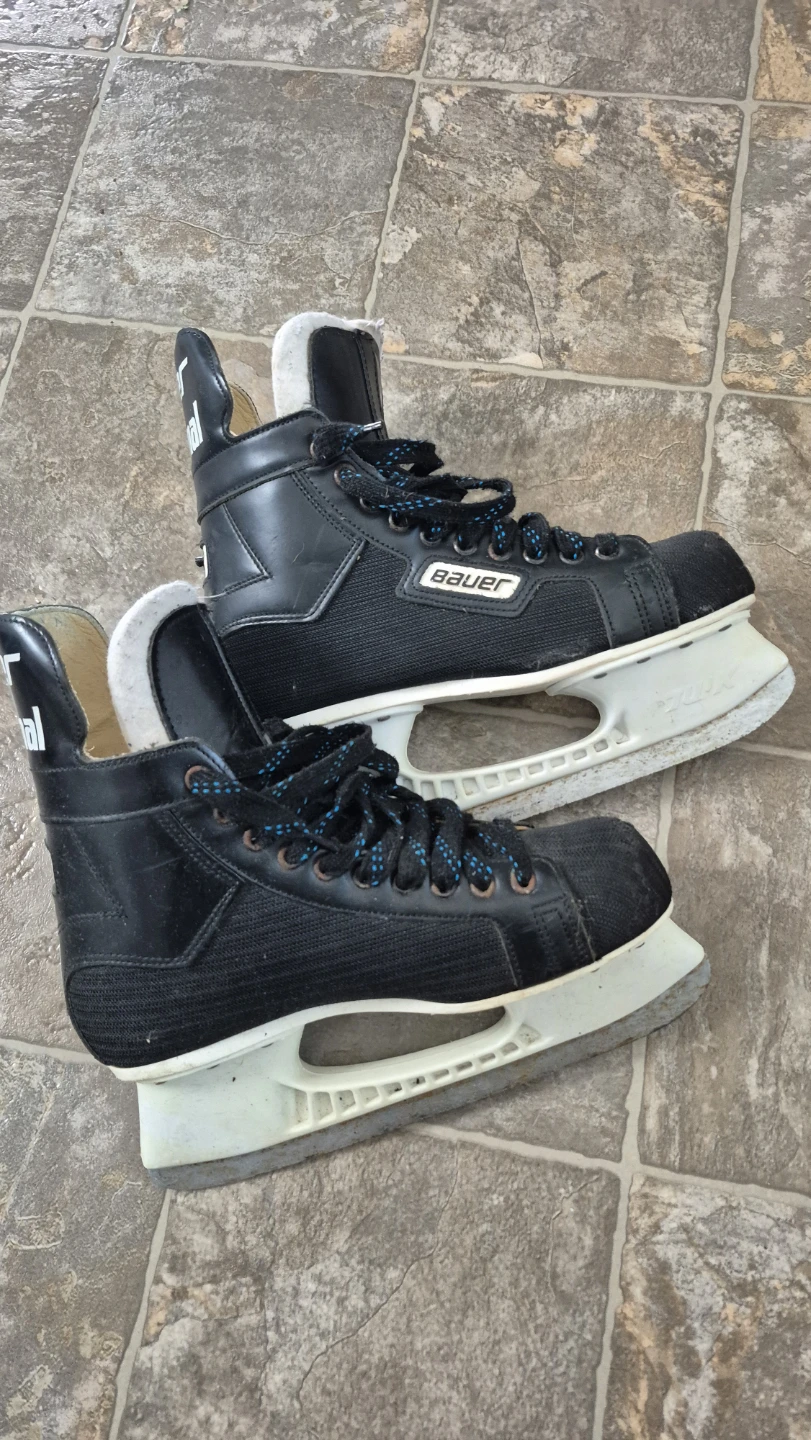 Bauer Hockey Skates - Men Size 9