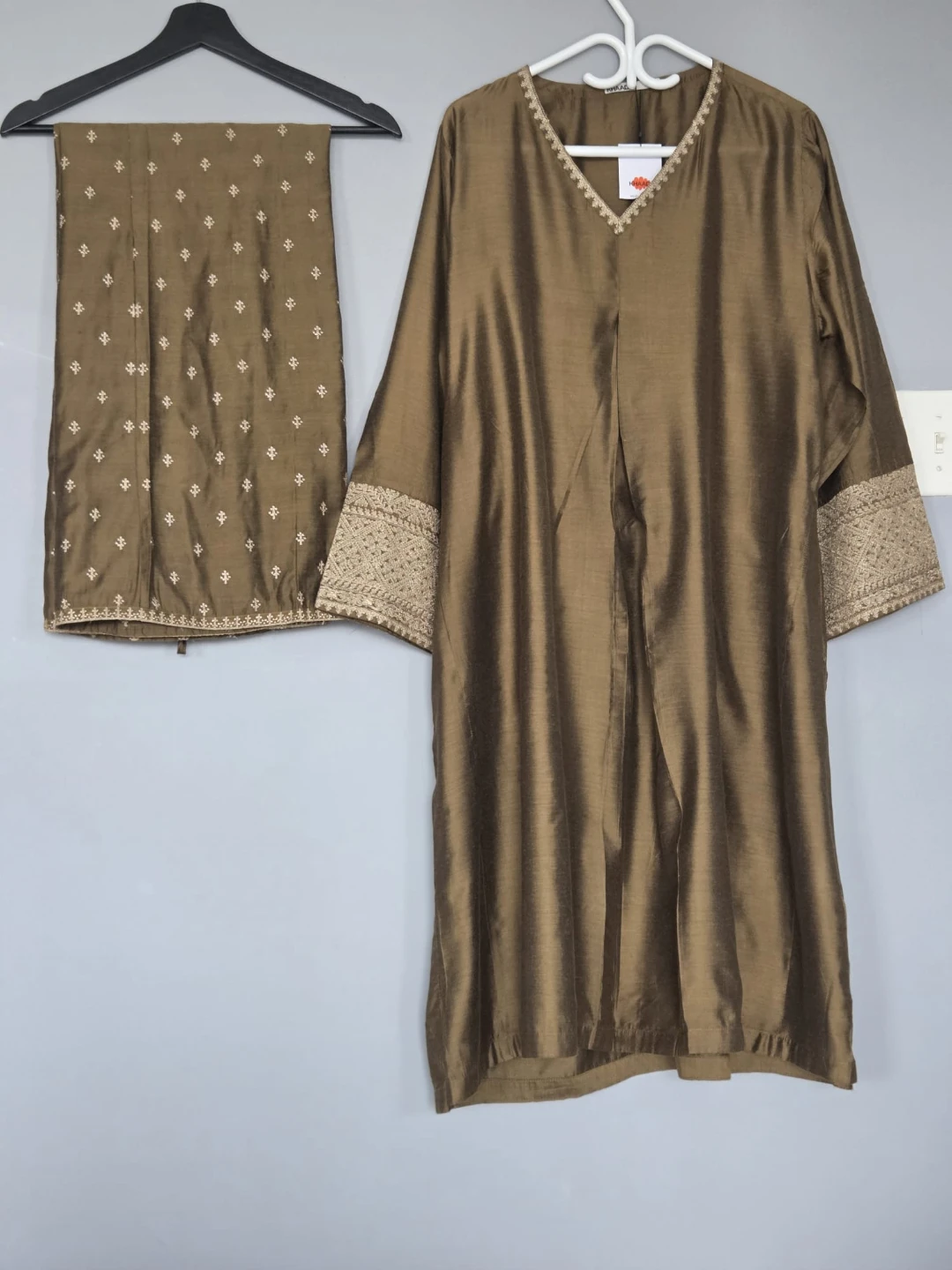 Women's Brown Silk Embroidered Kurti and Pants Set - photo 2
