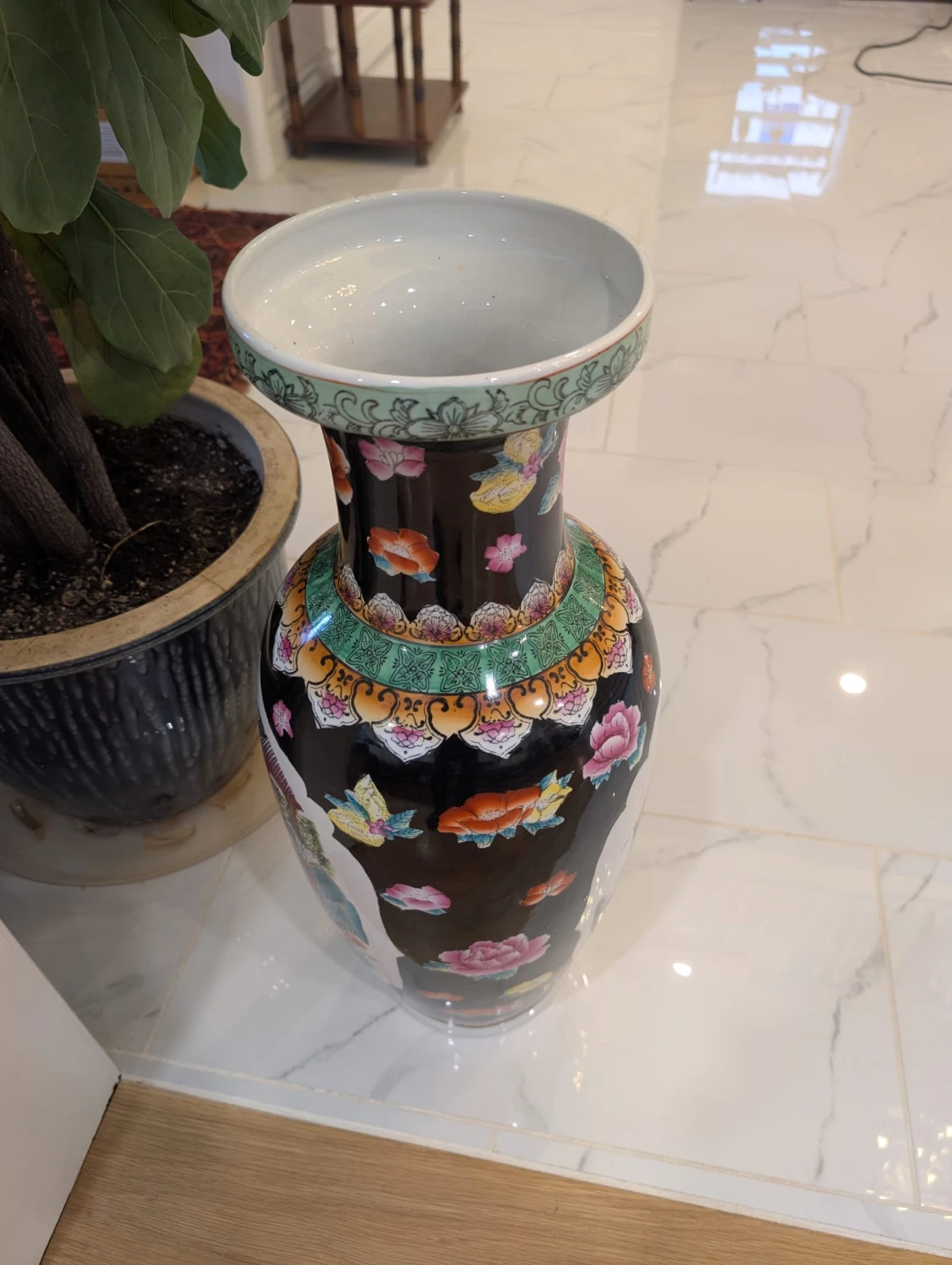 Large Decorative Porcelain Vase with Asian Scene - photo 3