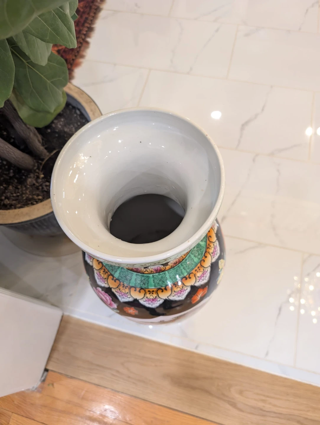 Large Decorative Porcelain Vase with Asian Scene - photo 5