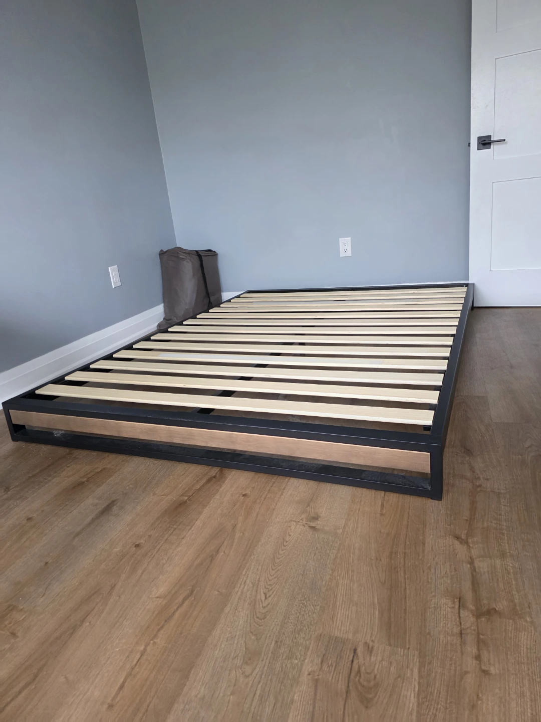Queen Size Platform Bed Frame with Wood Accent