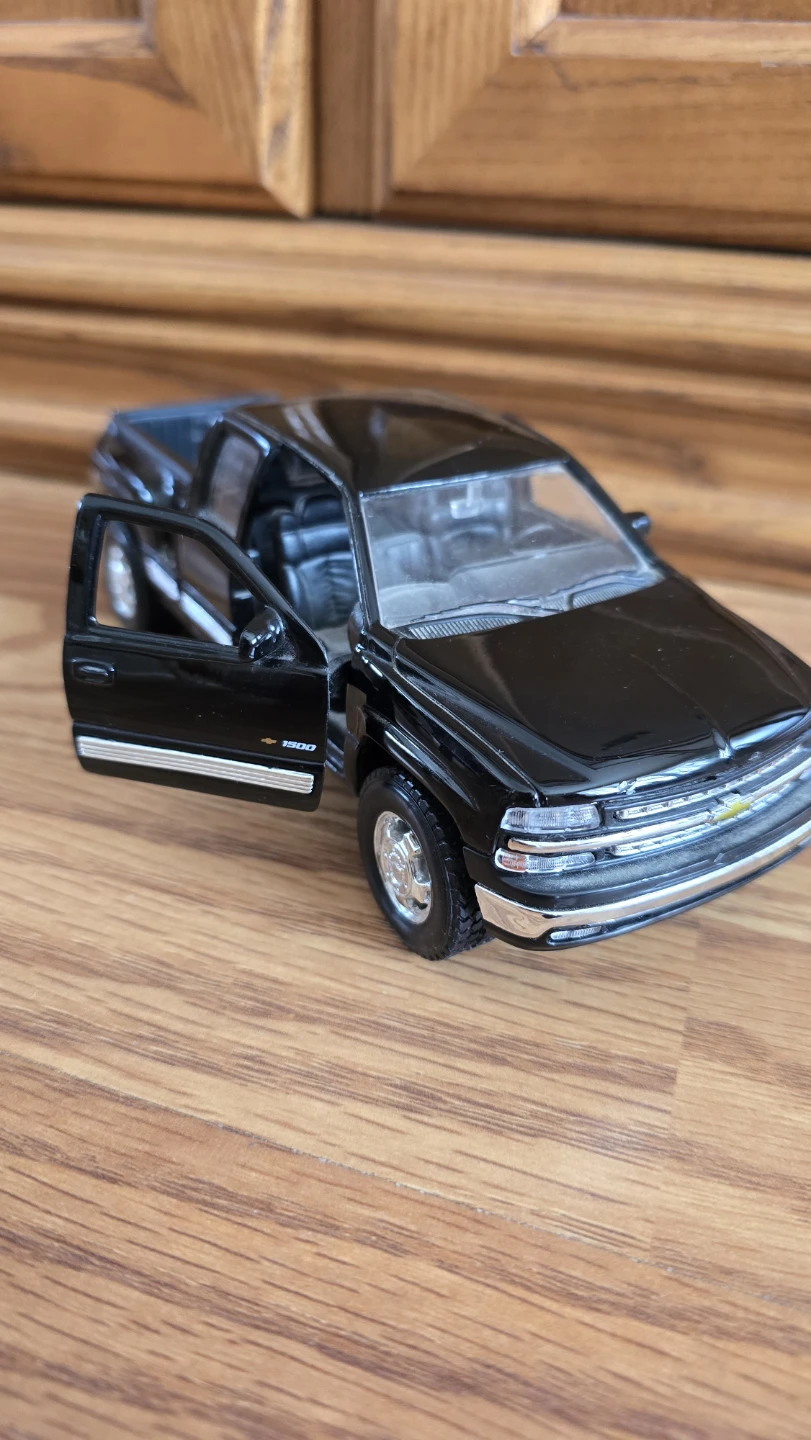 Black Diecast Chevrolet Silverado Pickup Truck 1500 - photo 2