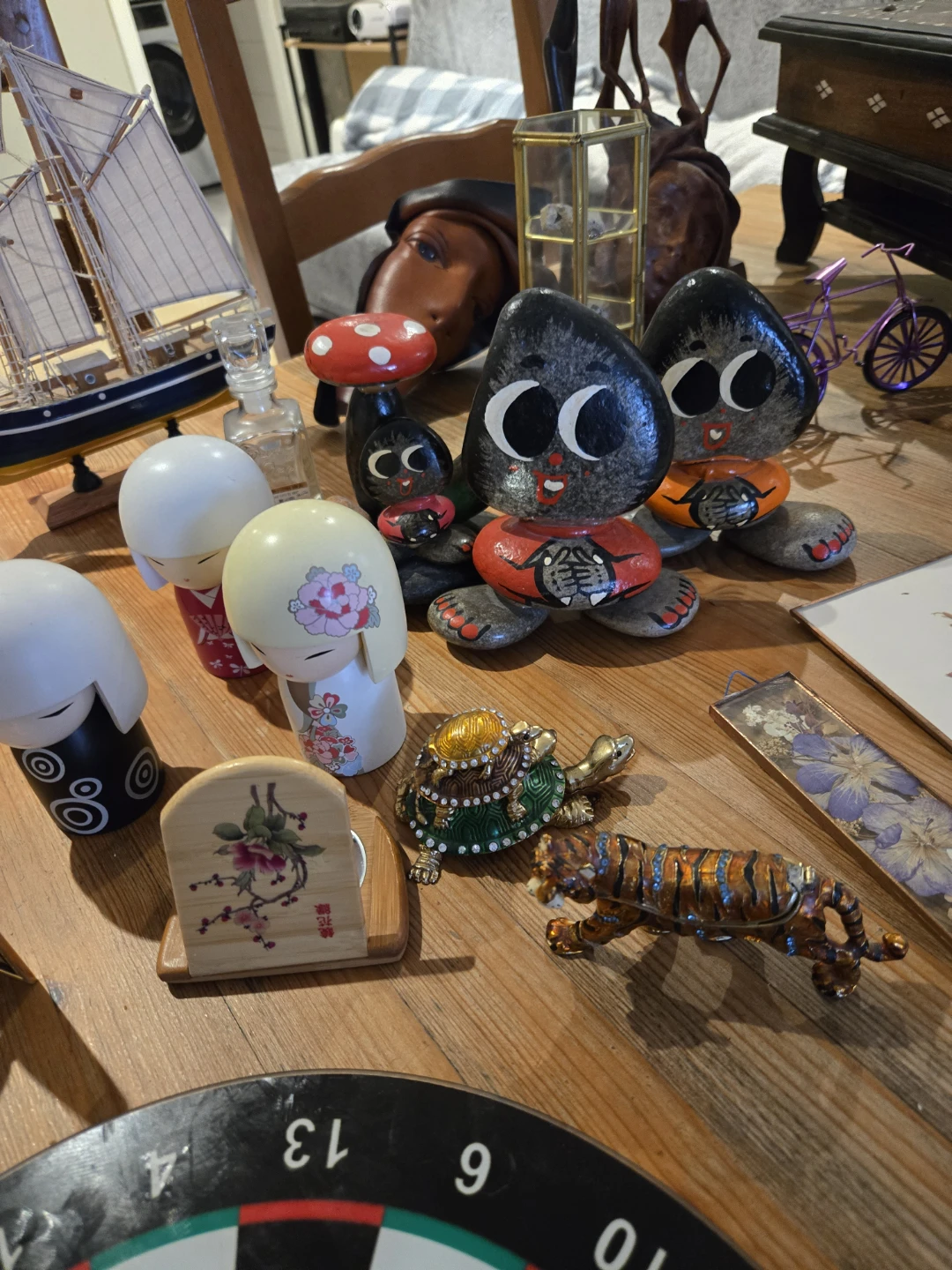 Assorted Decorative Collectibles - photo 2