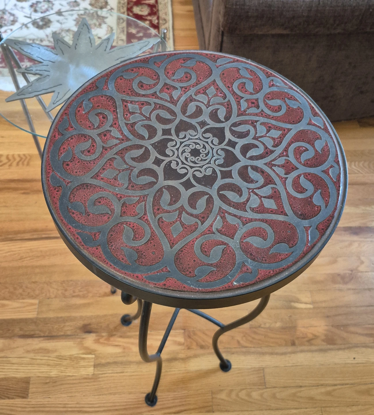 Round Accent Table with Decorative Metal Top - photo 4