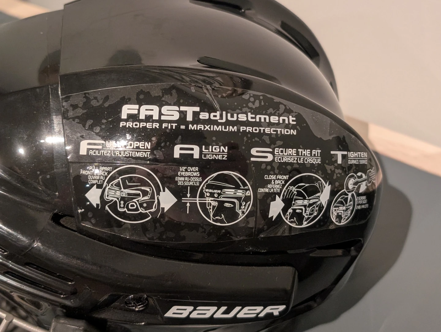 Bauer 2100 Hockey Helmet with Cage - Like New - photo 5