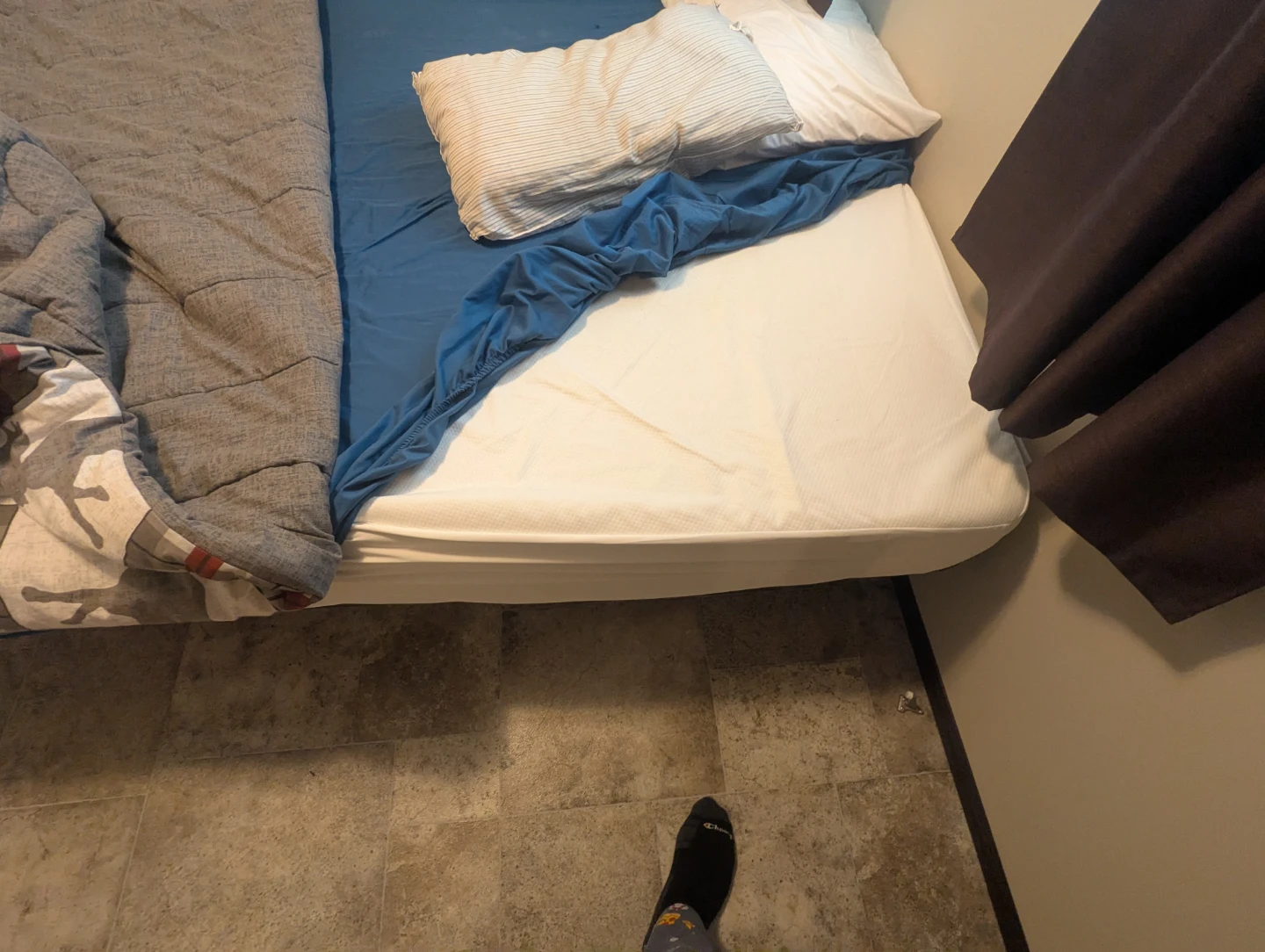 Queen-size bed and frame - photo 2