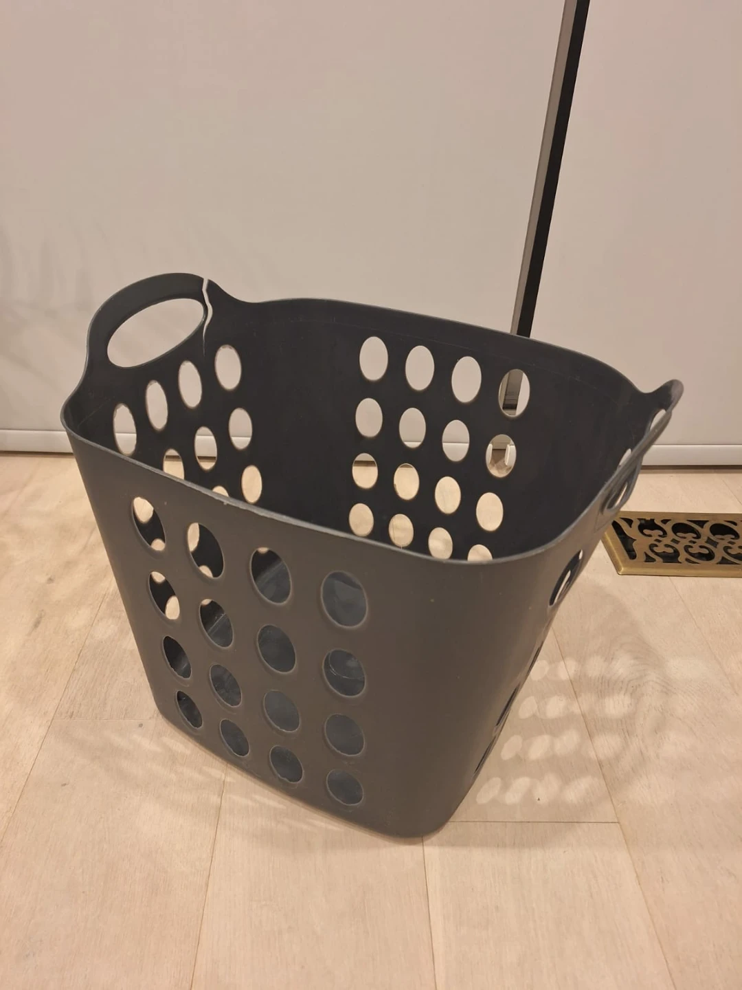 #freecycle - Laundry Basket with Handle