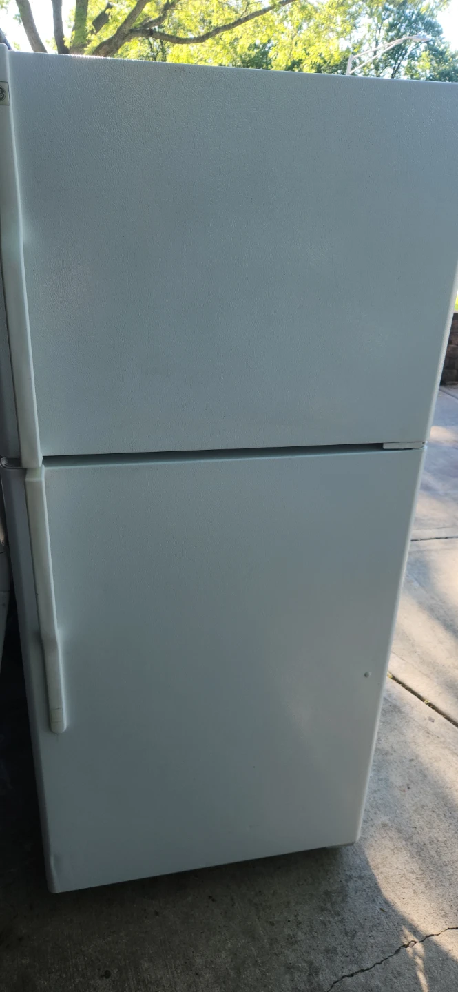 GE Refrigerator - photo 4