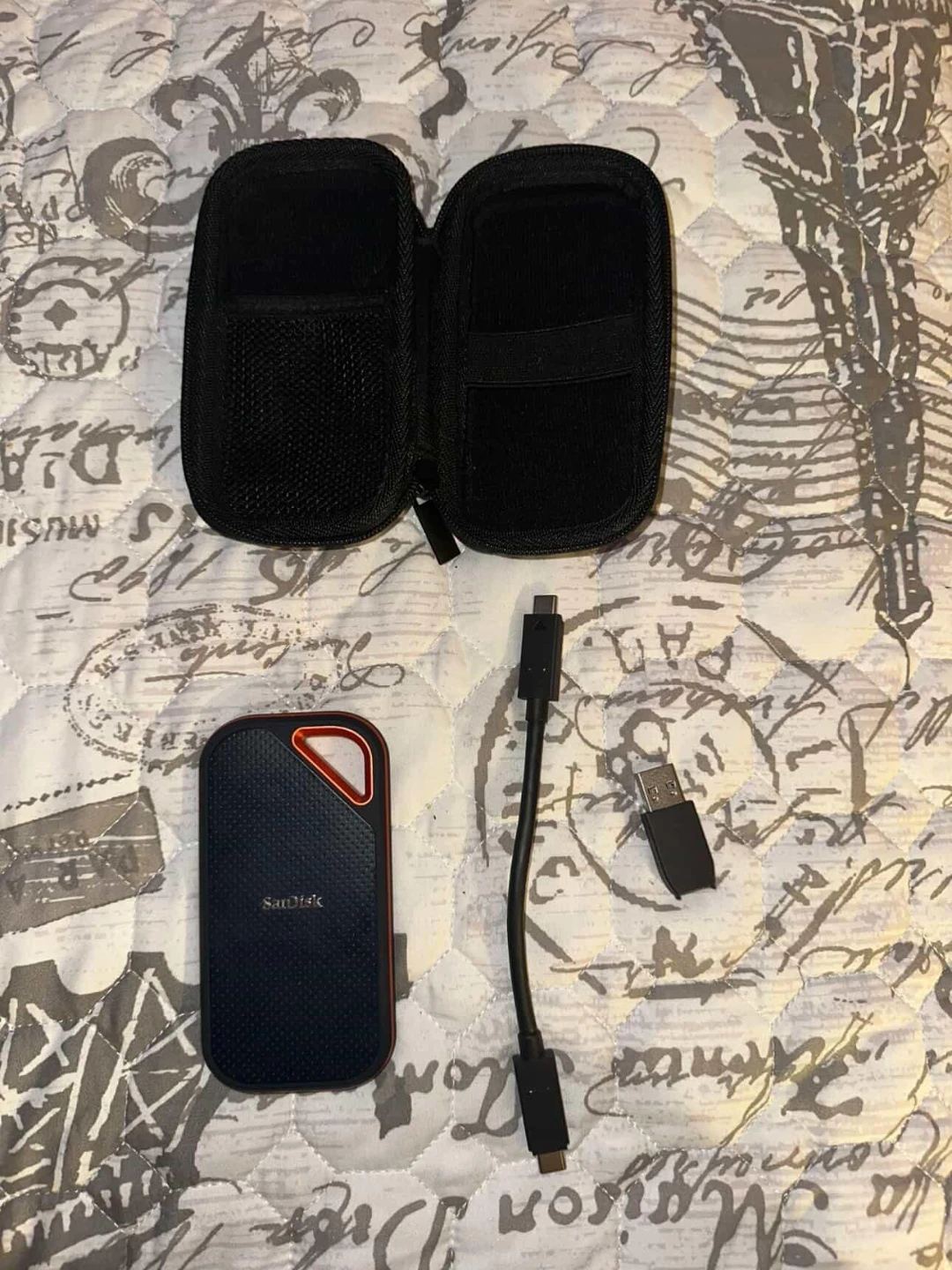 SanDisk 2TB Extreme Pro Portable SSD with Case - photo 5