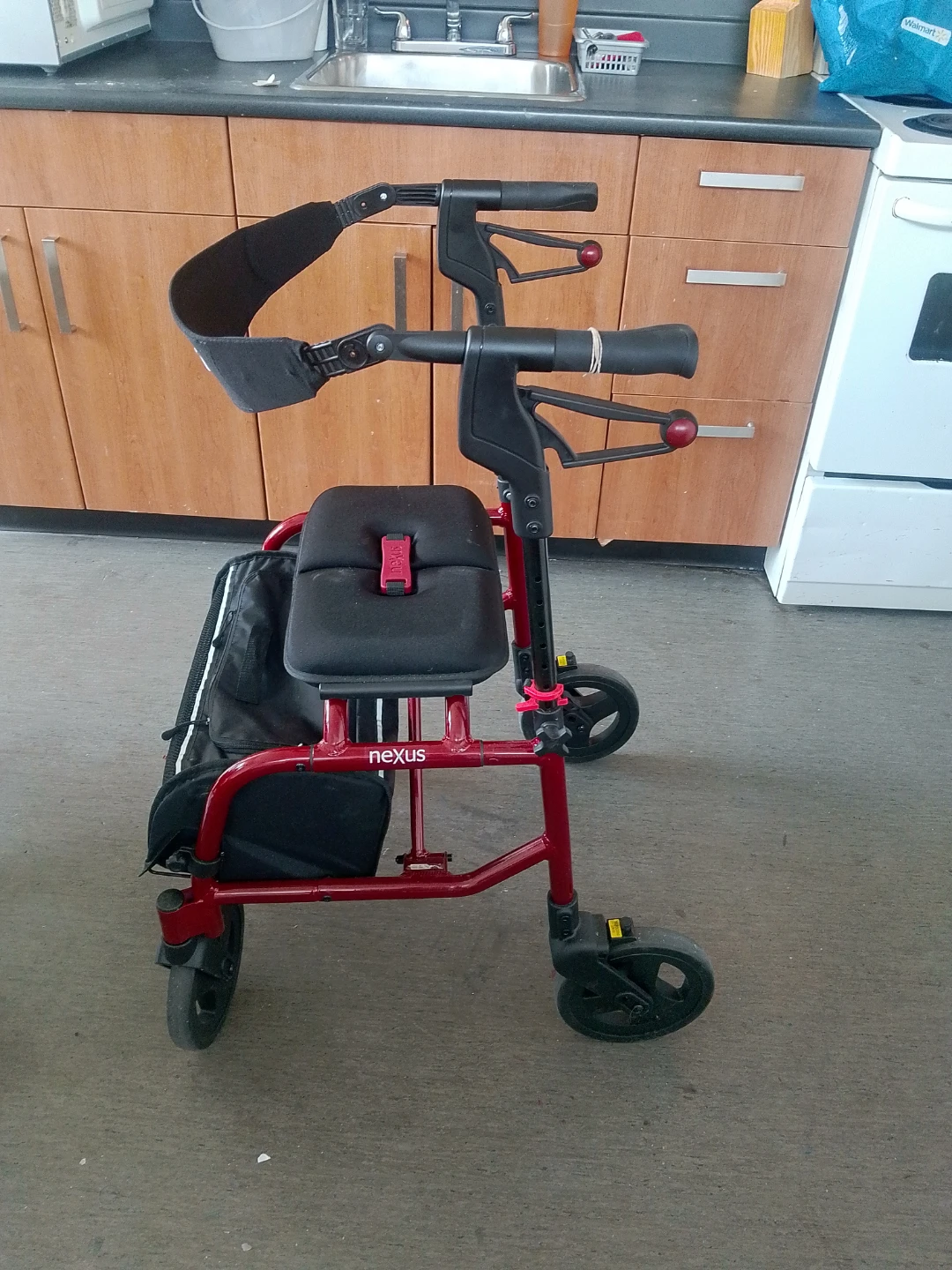 Nexus Walker with Seat and Bag - photo 3