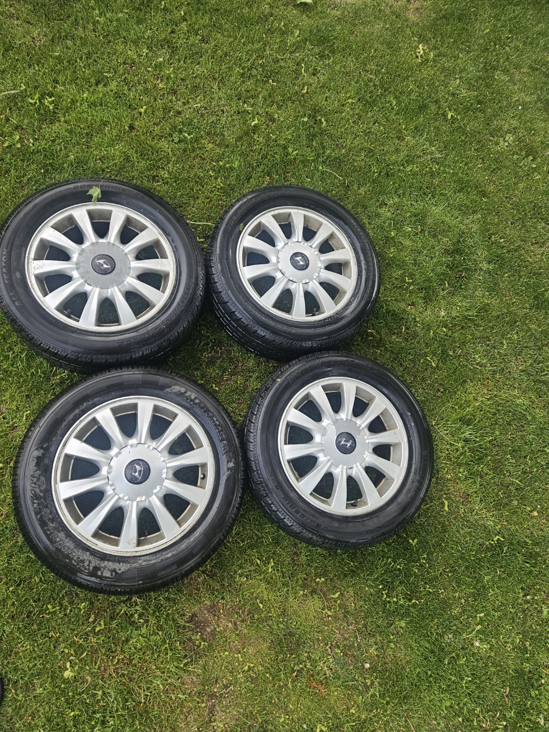 Set of 4 Hyundai Wheels and Tires
