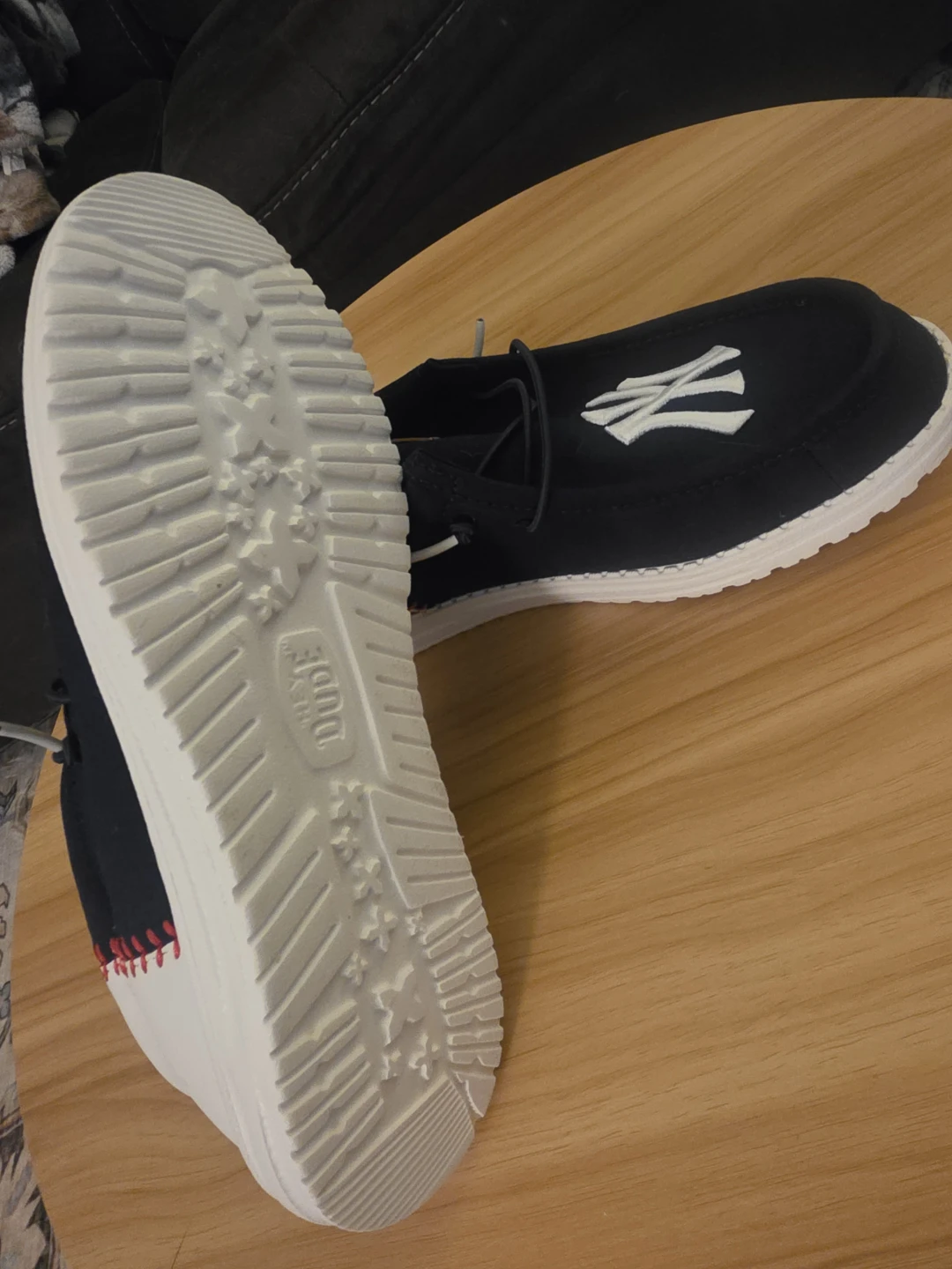 Hey Dude Wally Sox Shoes New York Yankees MLB Size 9 - photo 2