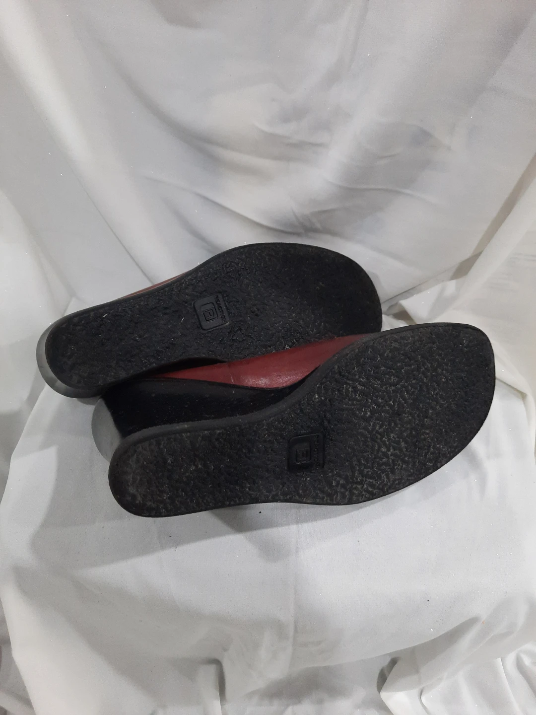 Reaction Kenneth Cole Wedge Mules - Burgundy Leather - photo 3