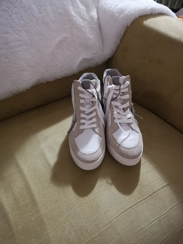 brand new Naturalizer High-Top Sneakers Size 8