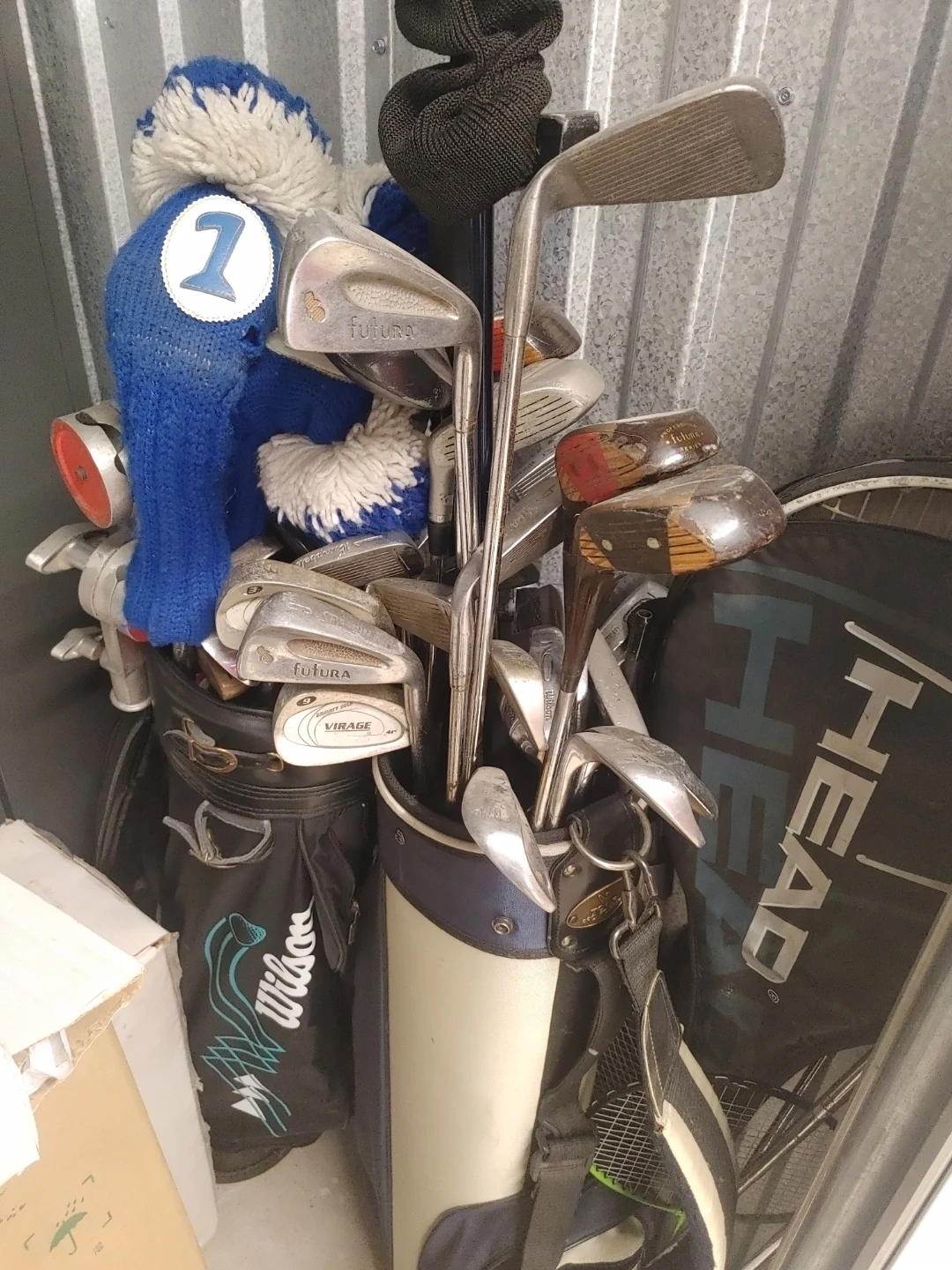 Set of Golf Clubs with Wilson Golf Bag