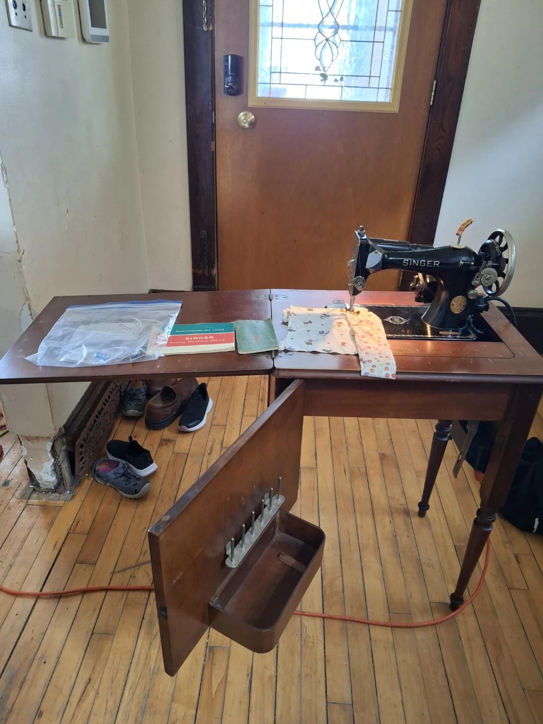 Vintage Singer Model 99 with Queen Anne Cabinet