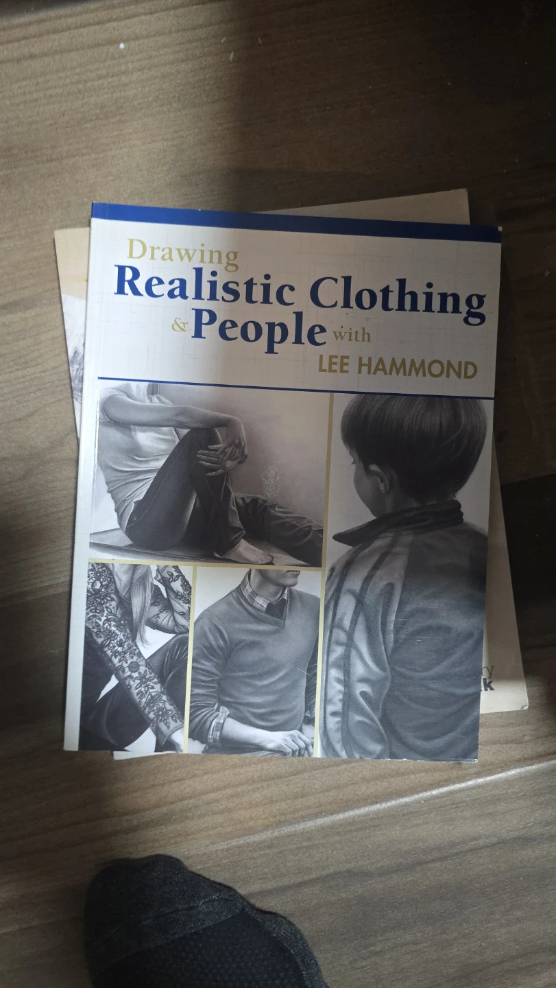 Drawing Realistic Clothing & People with Lee Hammond Book