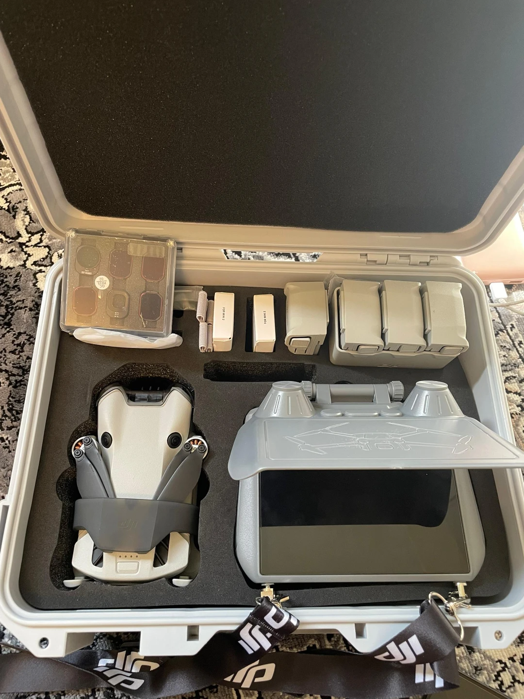 DJI Mini 4 Pro drone with 5 battery - photo 3