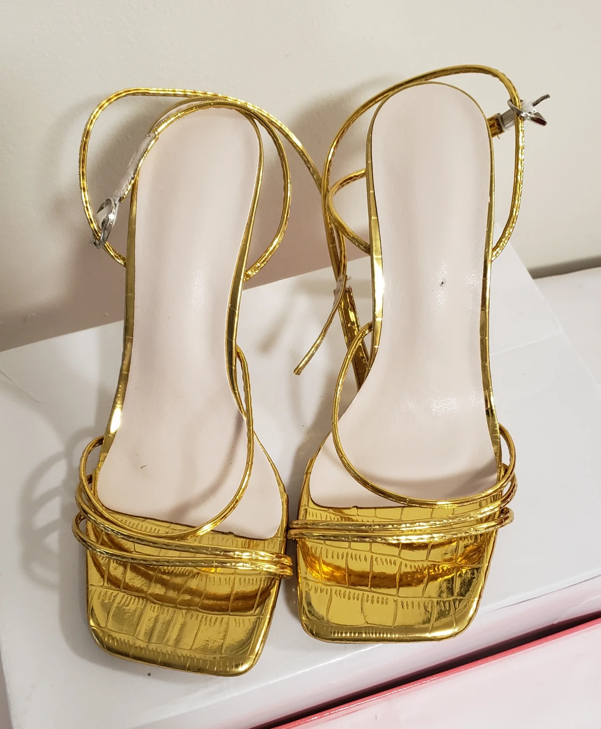 Brand new Women's Gold Beatiful Pums Size 36