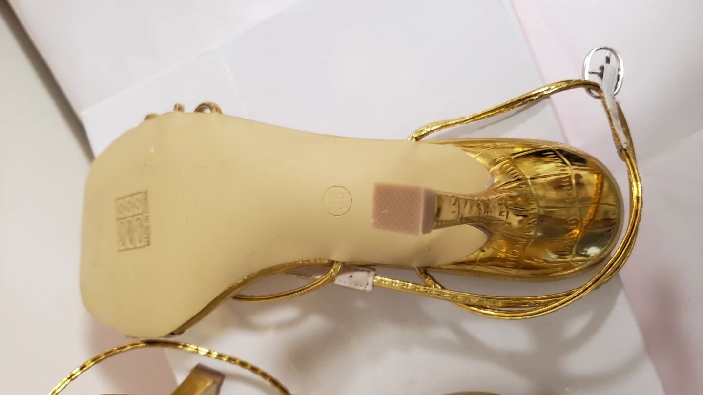 Brand new Women's Gold Beatiful Pums Size 36 - photo 4