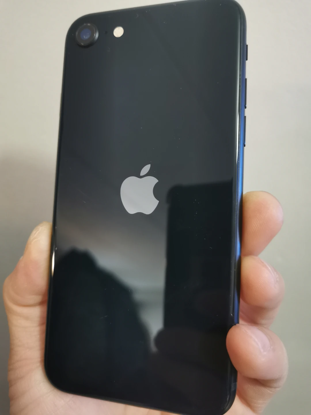 iPhone SE 3 64G Midnight (Locked to Bell Virgin Lucky) - photo 3
