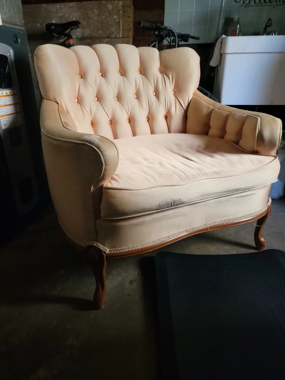 Pink Tufted Accent Chair - photo 2