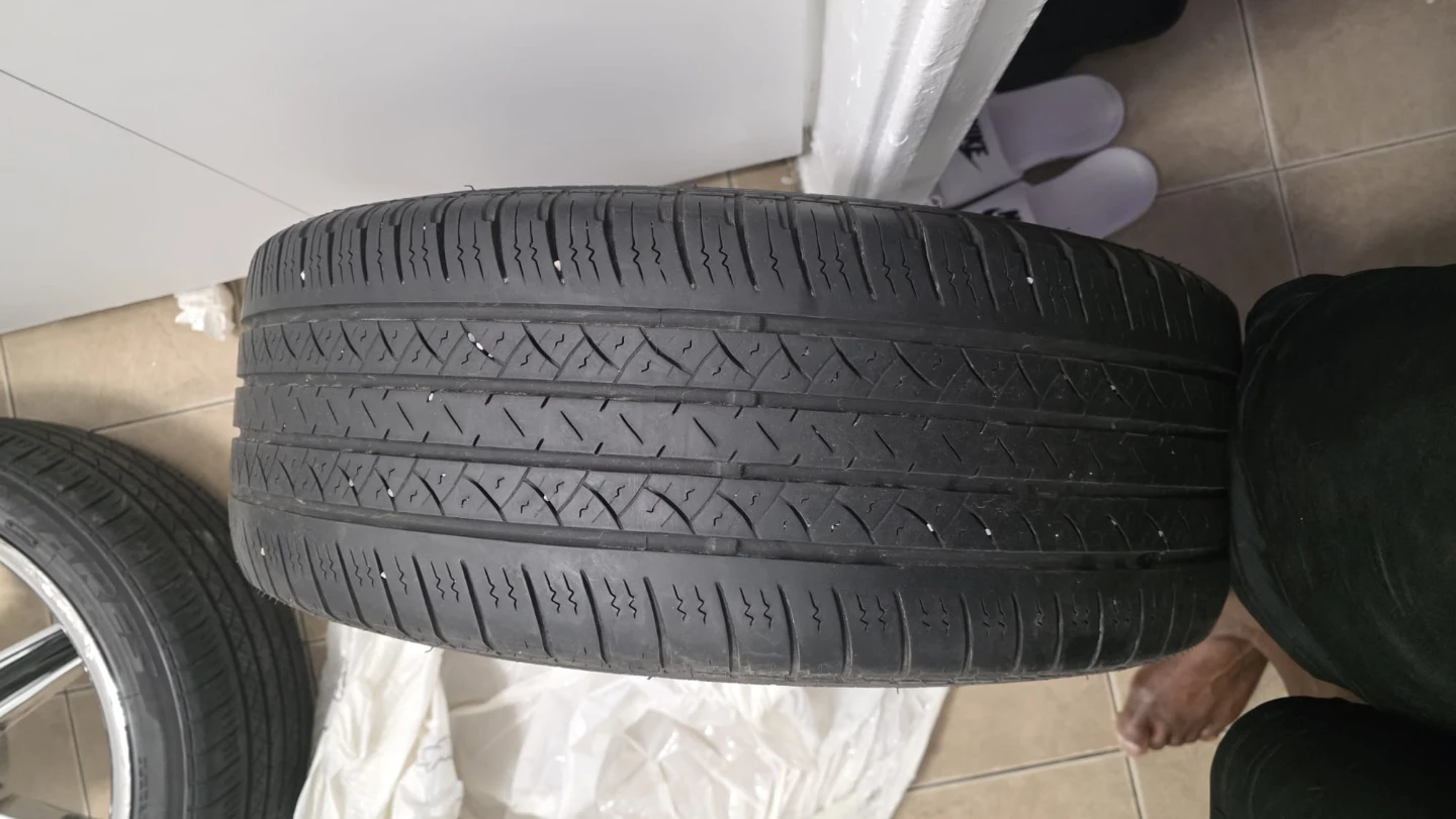 Helo 235/45ZR20 100W Comfort AS Tires with Chrome Rims - photo 4