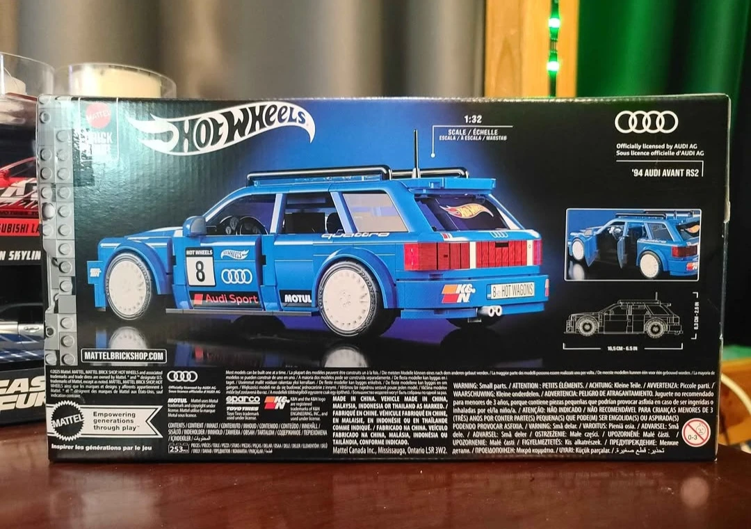 Hot Wheels Brick Shop '94 Audi Avant RS2 Building Set - photo 2