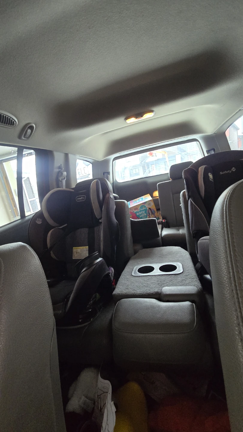 Red Dodge Durango SUV - photo 3