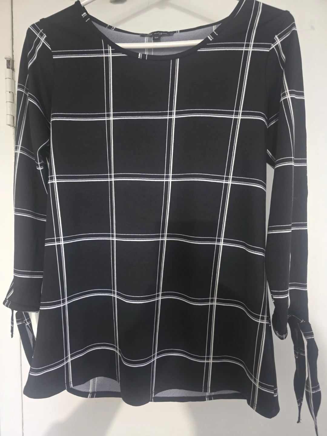 Black and White Plaid Long Sleeve Top