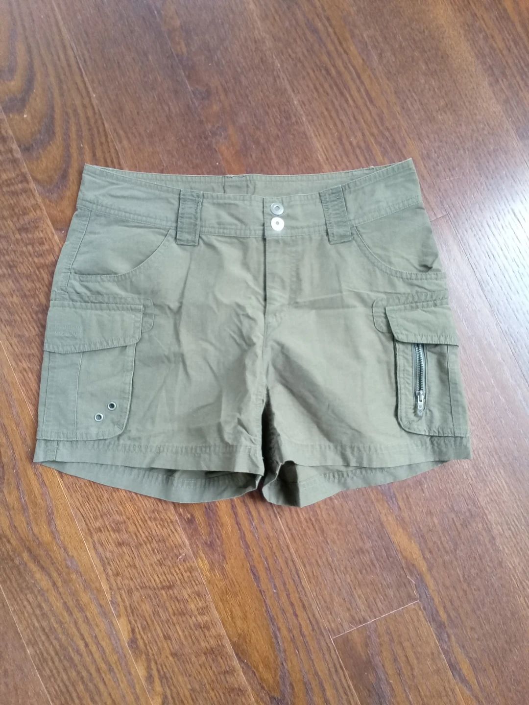 Columbia Omni-Shade Cargo Shorts Size 6