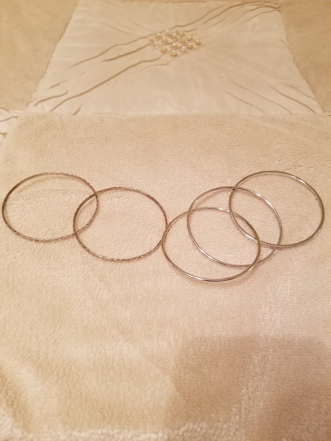 Set of 5 silver-tone bangles