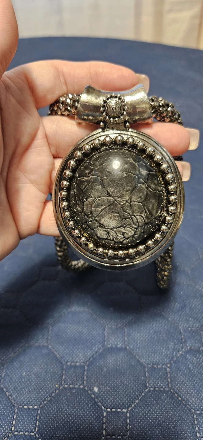 Silver tone statement necklace with large pendant - photo 4