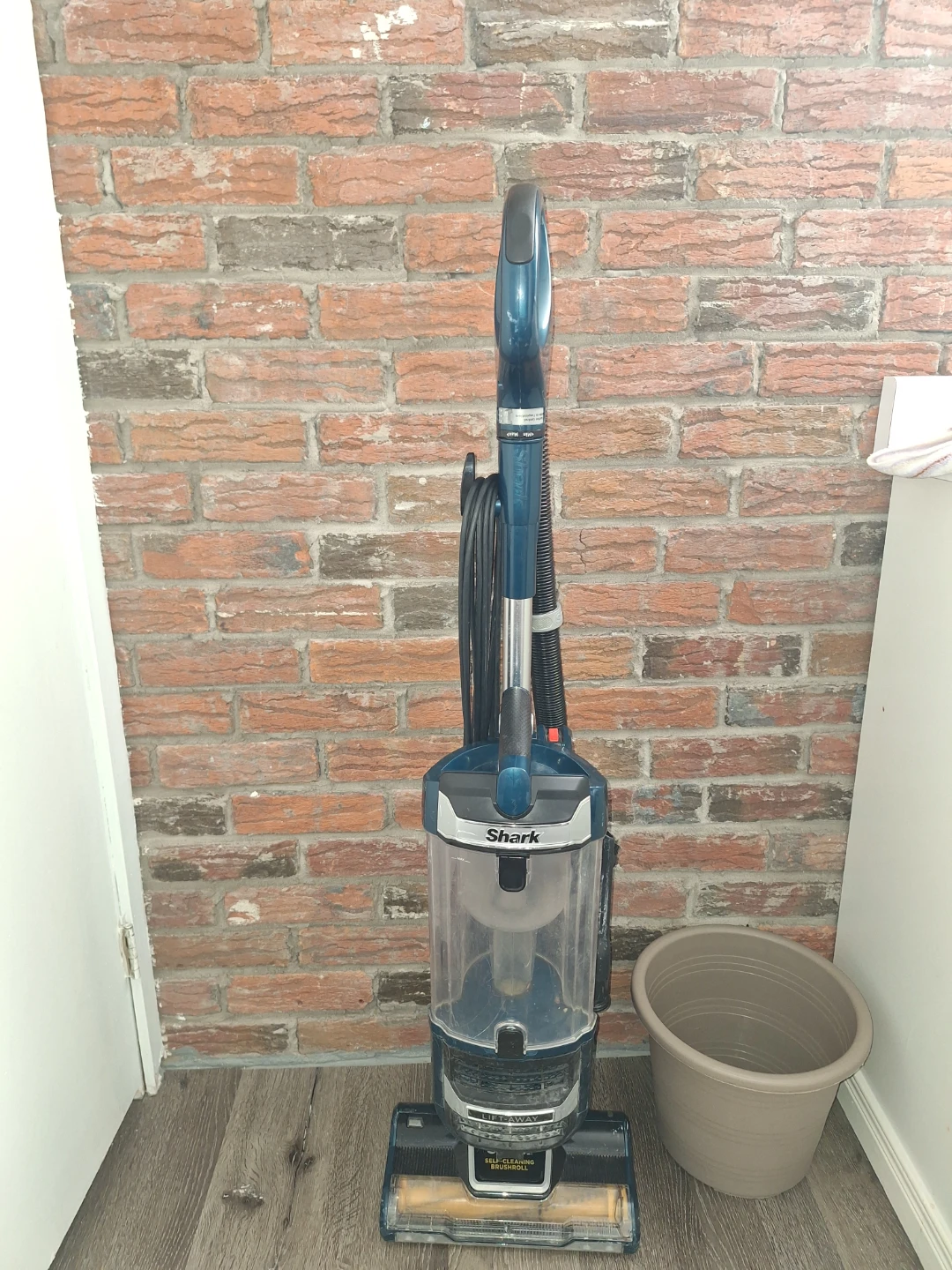 Shark Upright Vacuum Cleaner