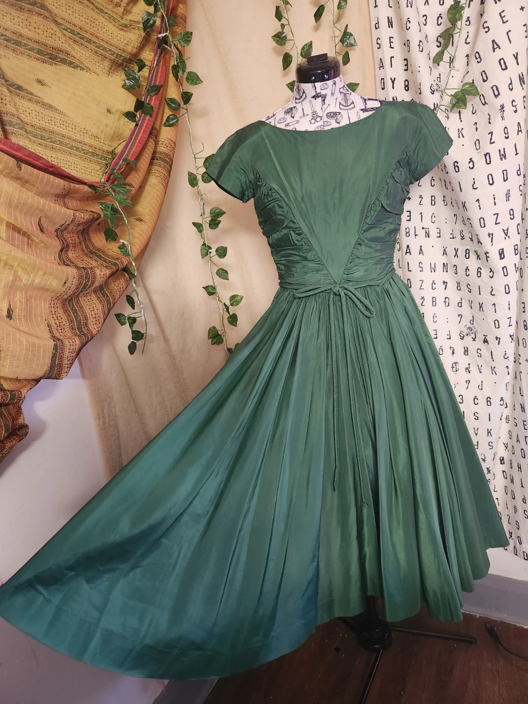 Emerald Green Vintage Formal Dress - photo 3