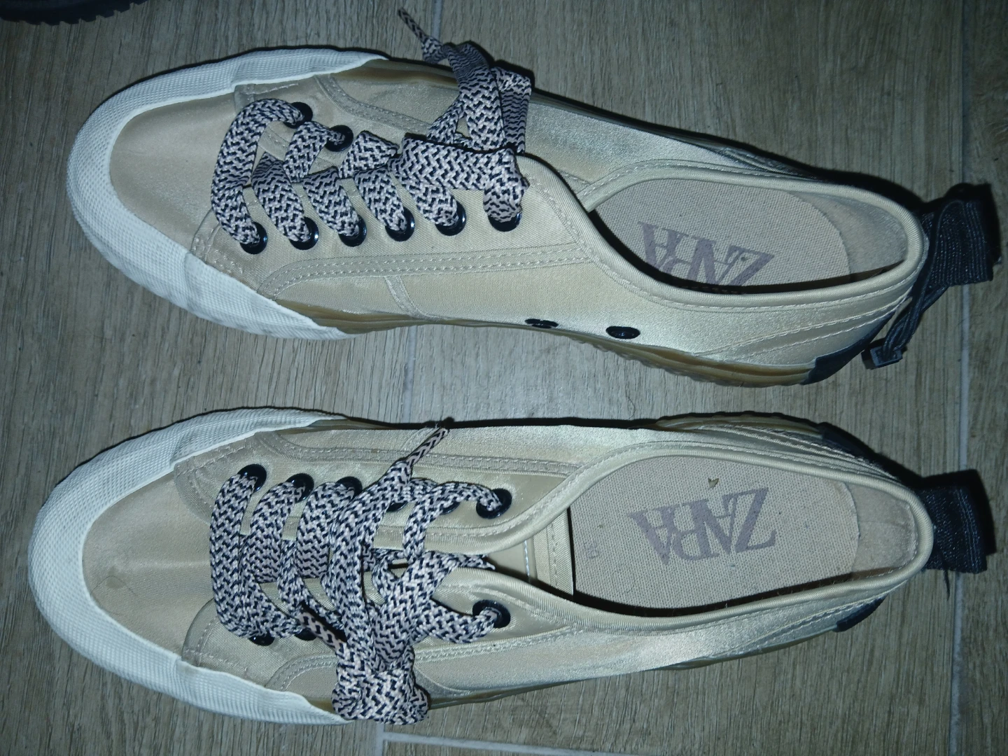 Zara Lace-Up Sneakers