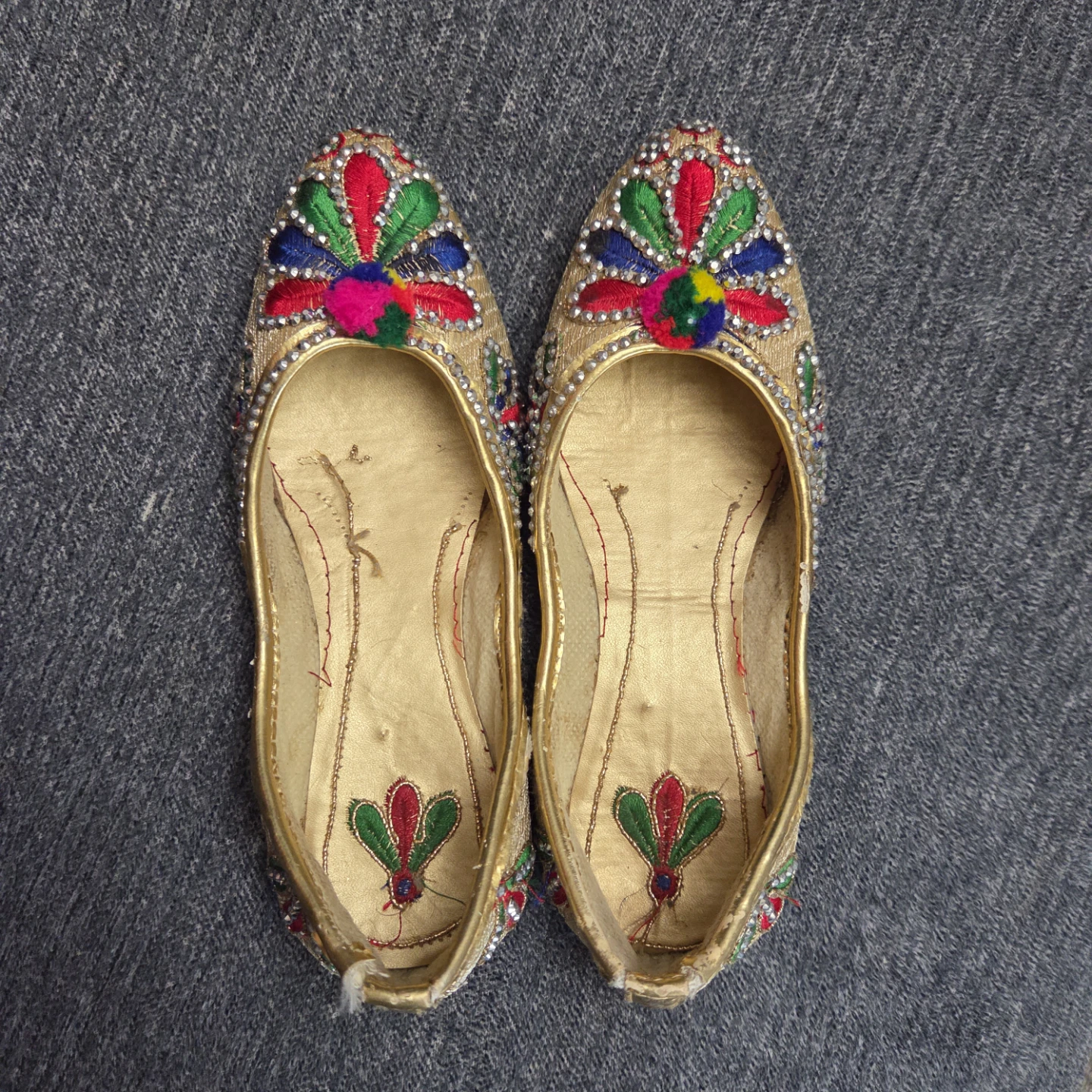Embroidered Gold Jutti Flats (Kids size 10-12)