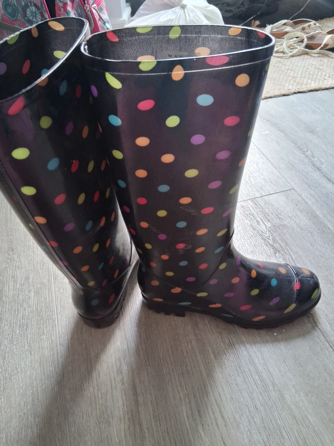 Women's 5.5/6 polka dot rain boots