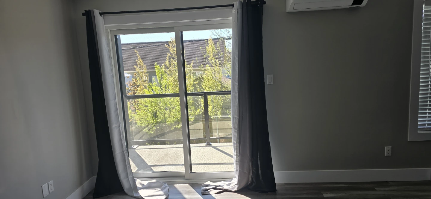 Private room in a 2 bedroom 1 bathroom apartment for rent - photo 2