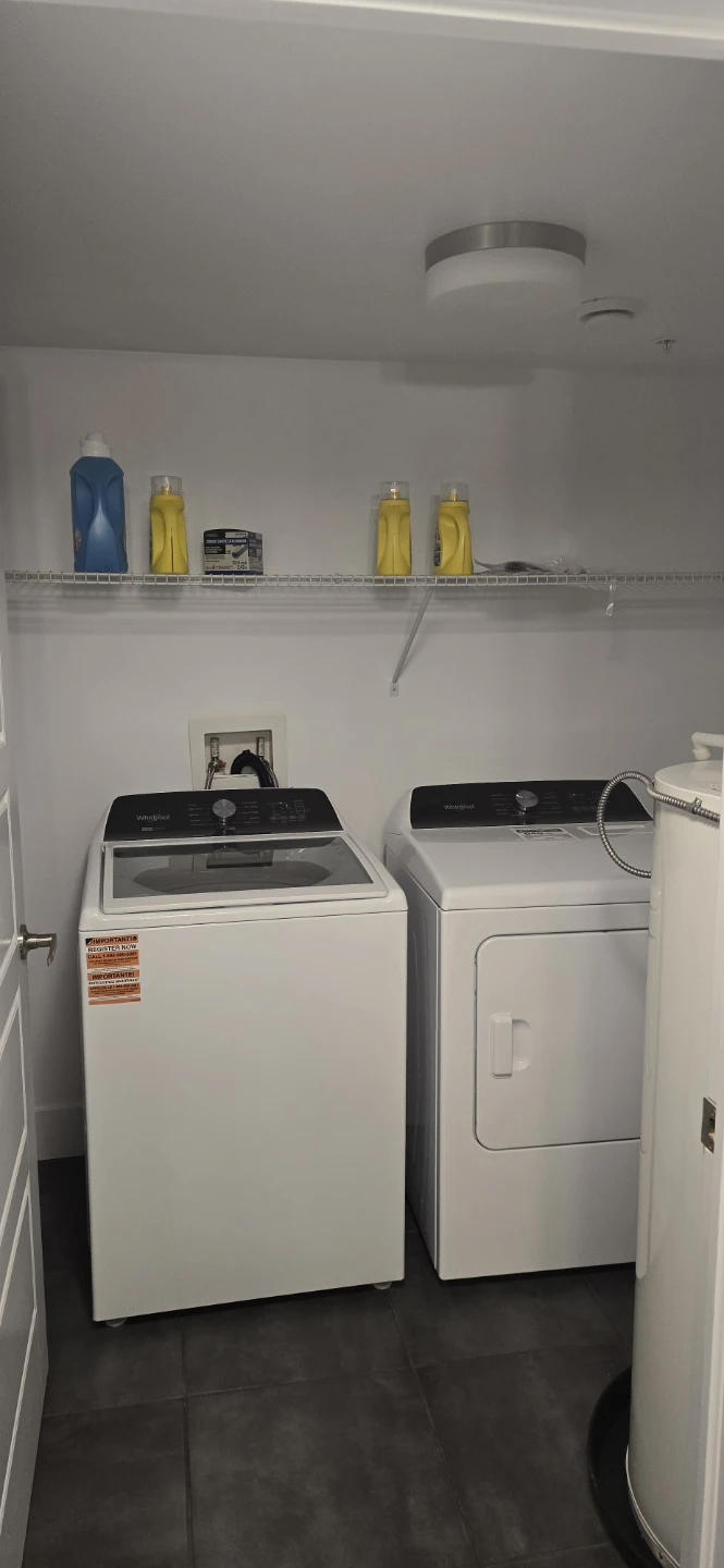 Private room in a 2 bedroom 1 bathroom apartment for rent - photo 4