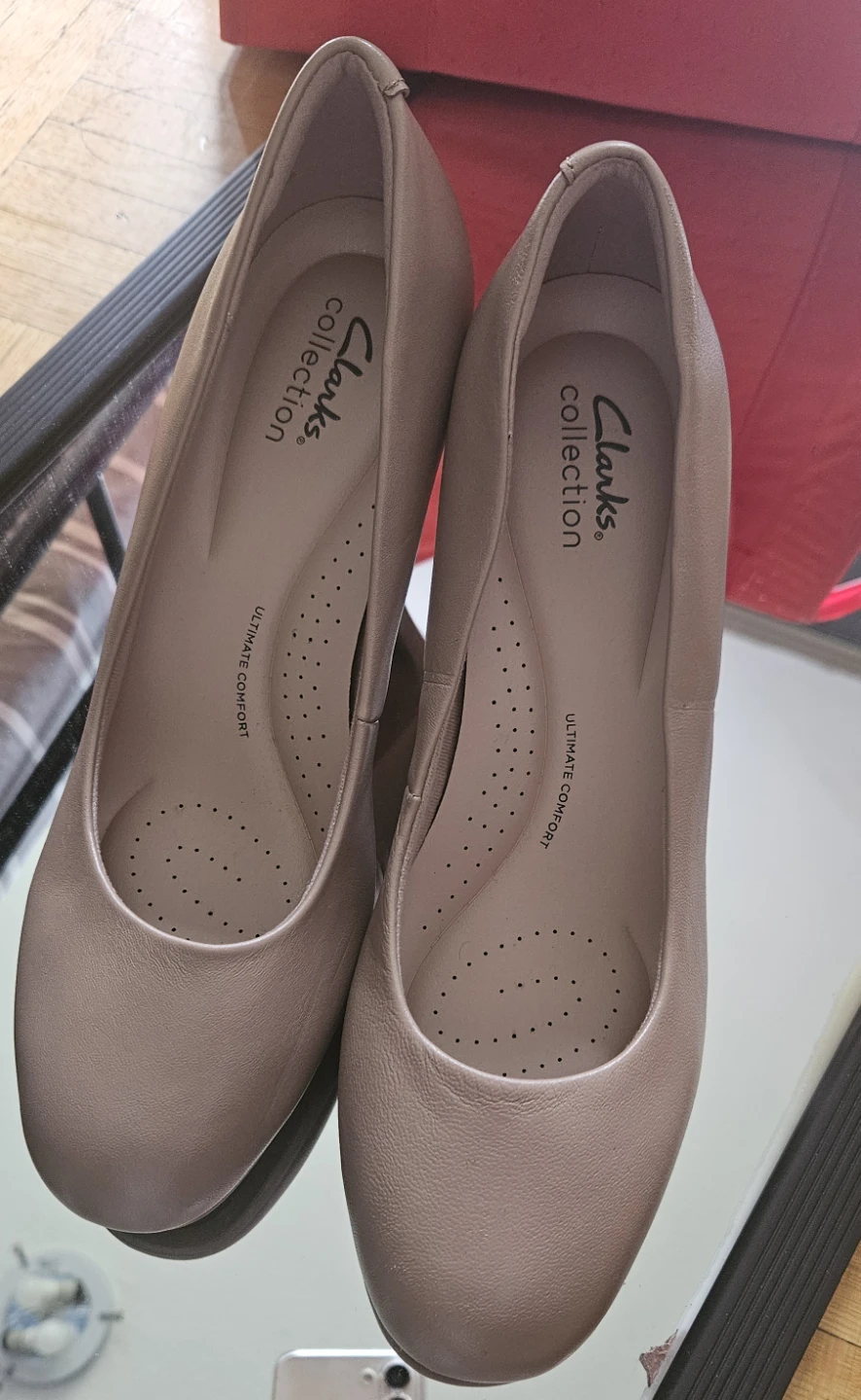 Clarks Collection Women's Beige Leather Heels Size 5M