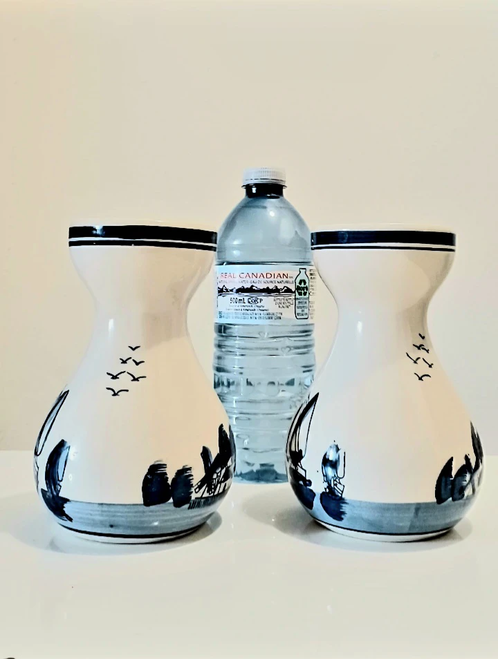 Vtg Pair of Hand Painted Delft Vases - photo 4