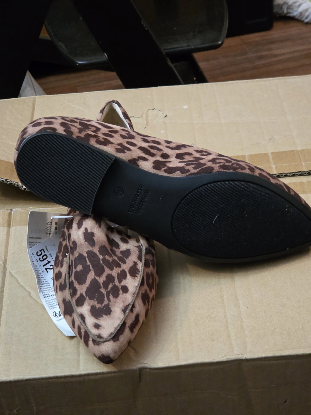 Amazon Essentials Leopard Print Pointed Flats Size 8.5 - photo 5