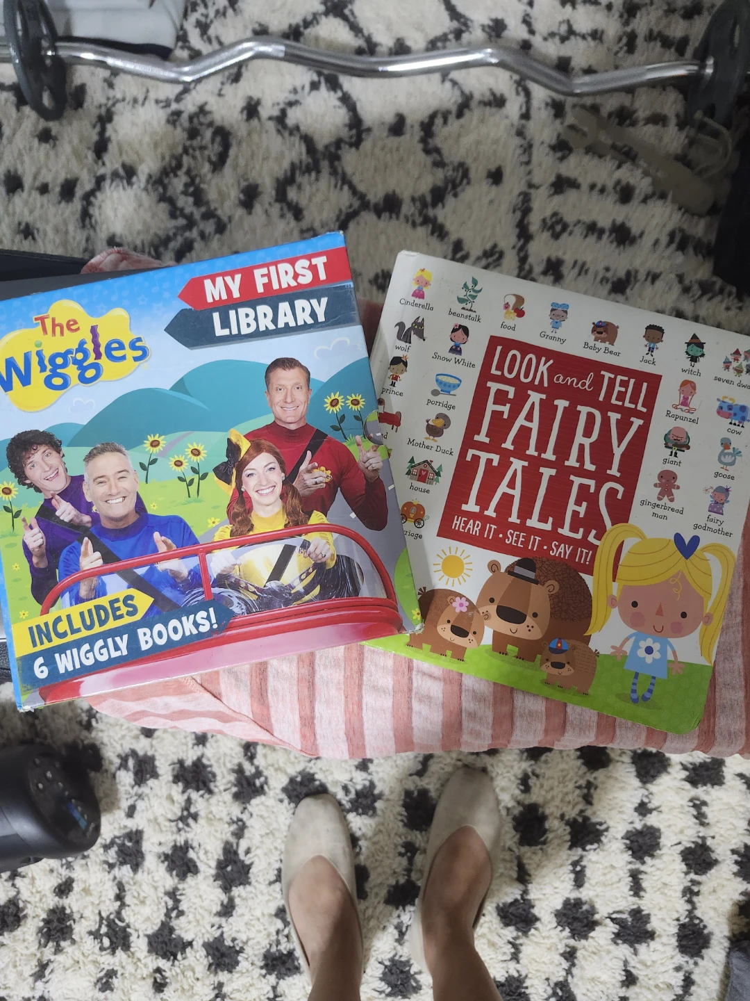The Wiggles My First Library & Look and Tell Fairy Tales Books - photo 2