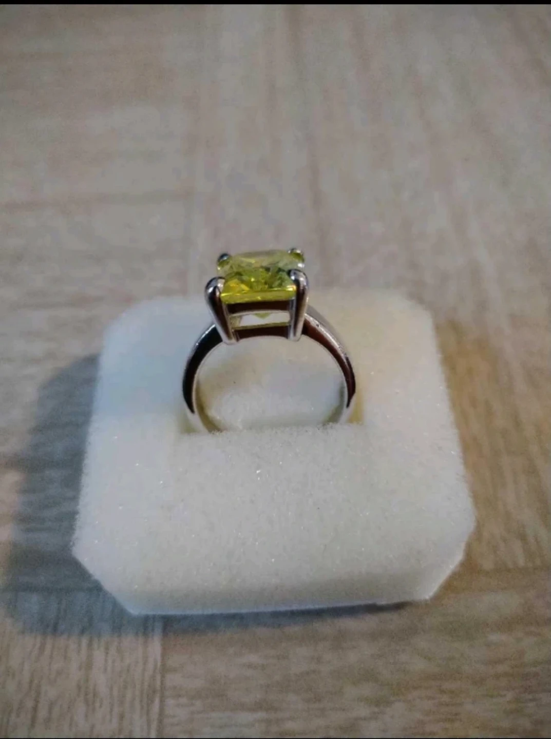 Silver Ring with Green Stone - Costume Jewelry - photo 2