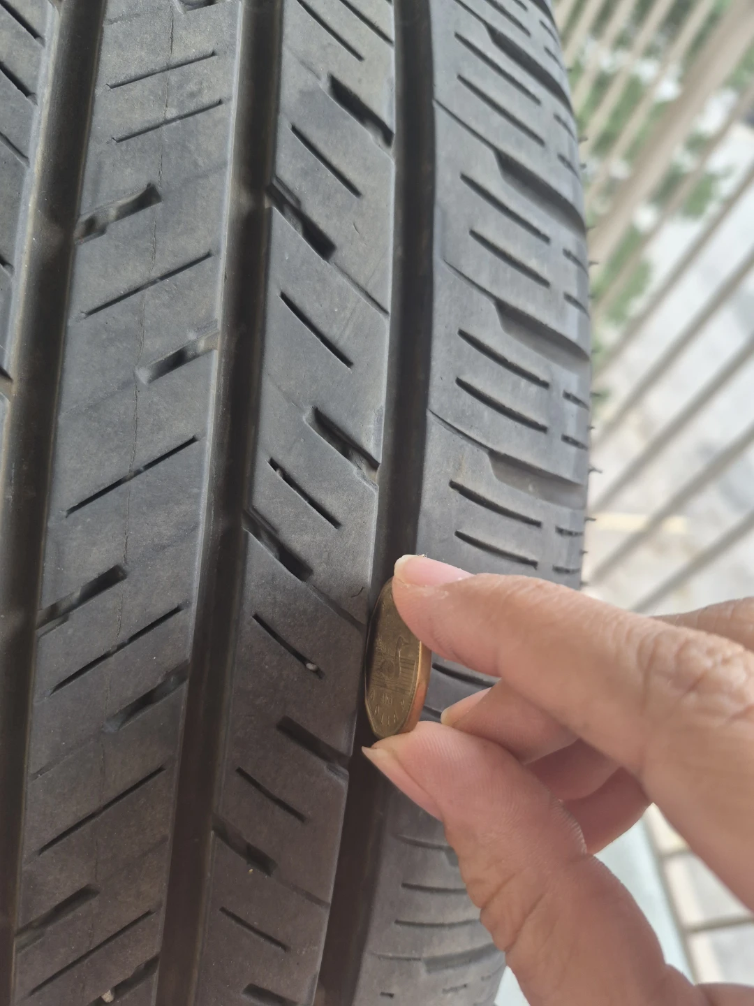 Set of 4 Pininfera SN250 All Season Tires - 215/60R17