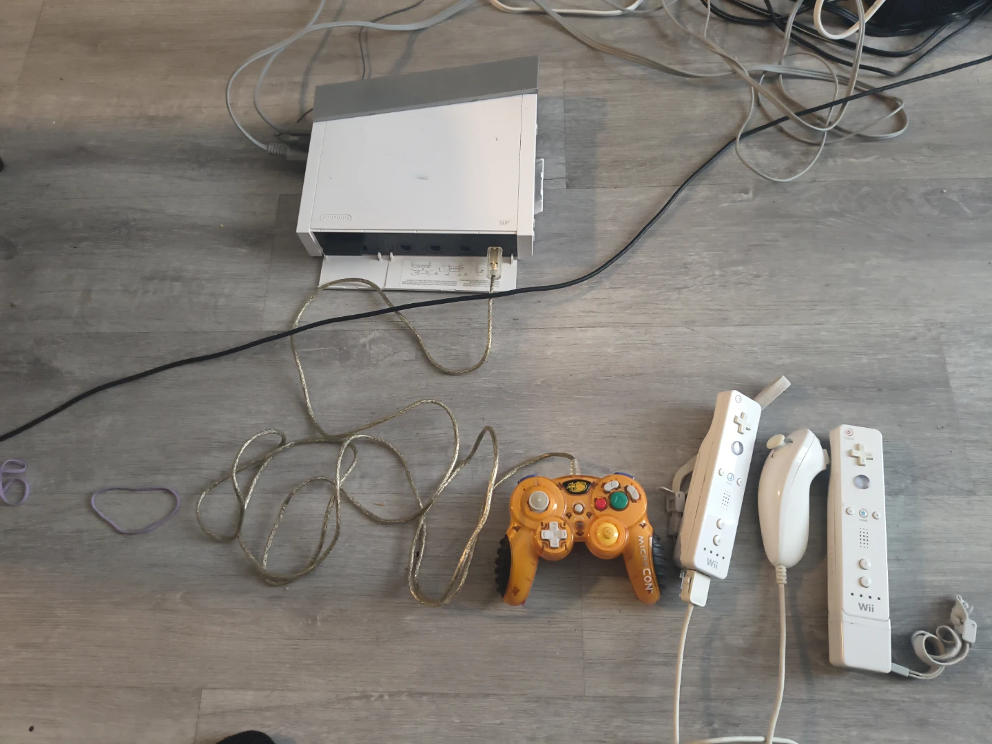 Nintendo Wii Console with GameCube Controller and Spiderman Game