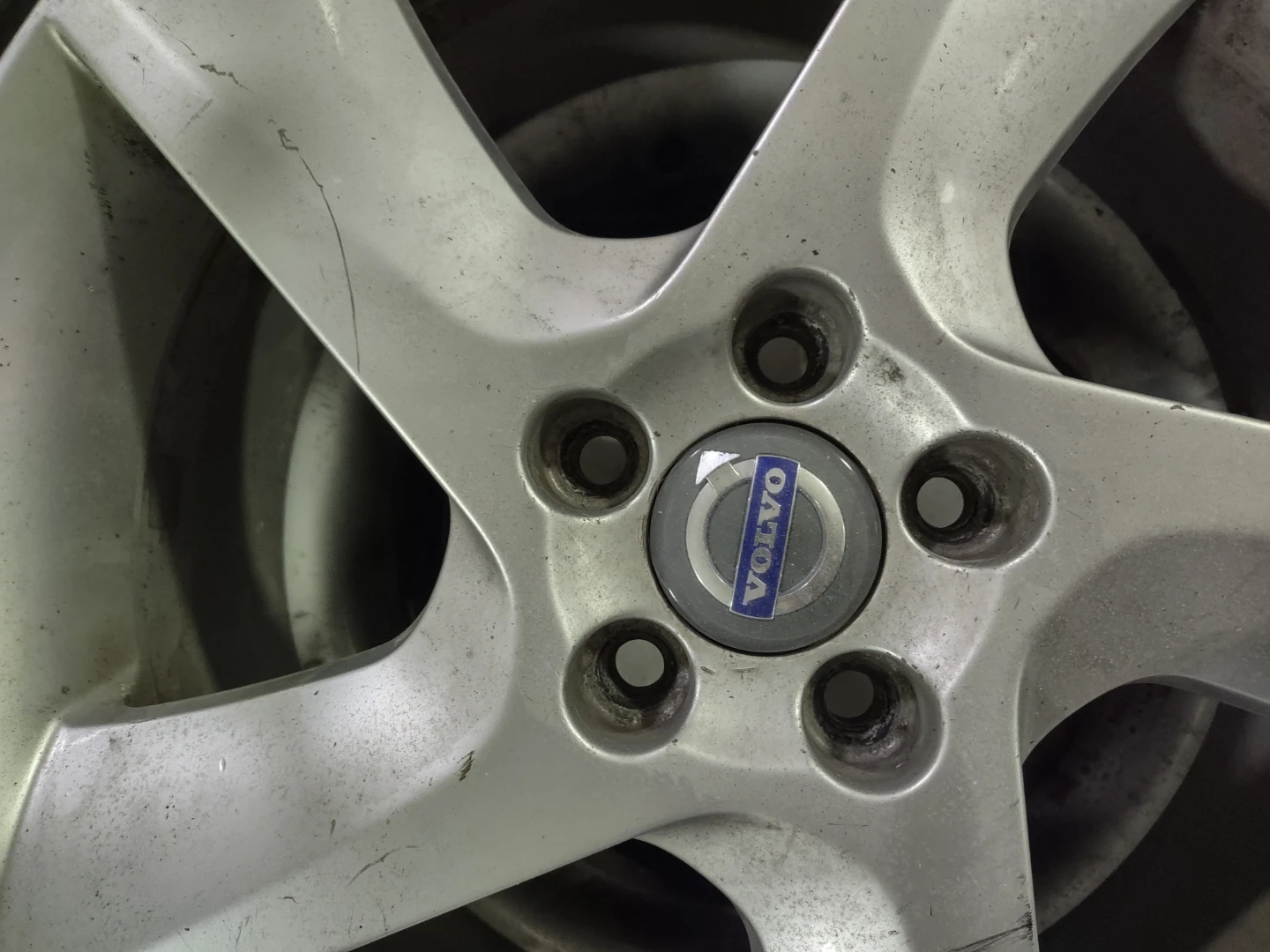 Volvo Alloy Wheel with Altenzo Tire - photo 5