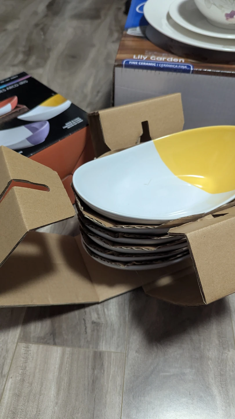 Gibson Home Lily Garden 12-Piece Dinnerware Set & More - photo 3